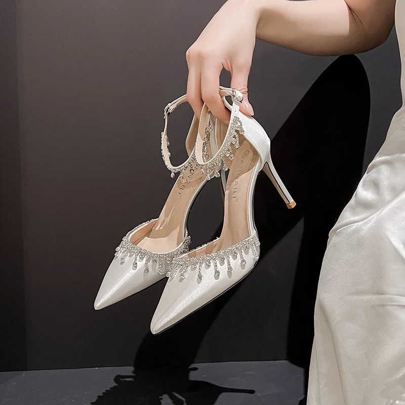 

White wedding shoes, satin surface, one line strap, fashionable high heels, black temperament sandals, sexy tassel women's shoes