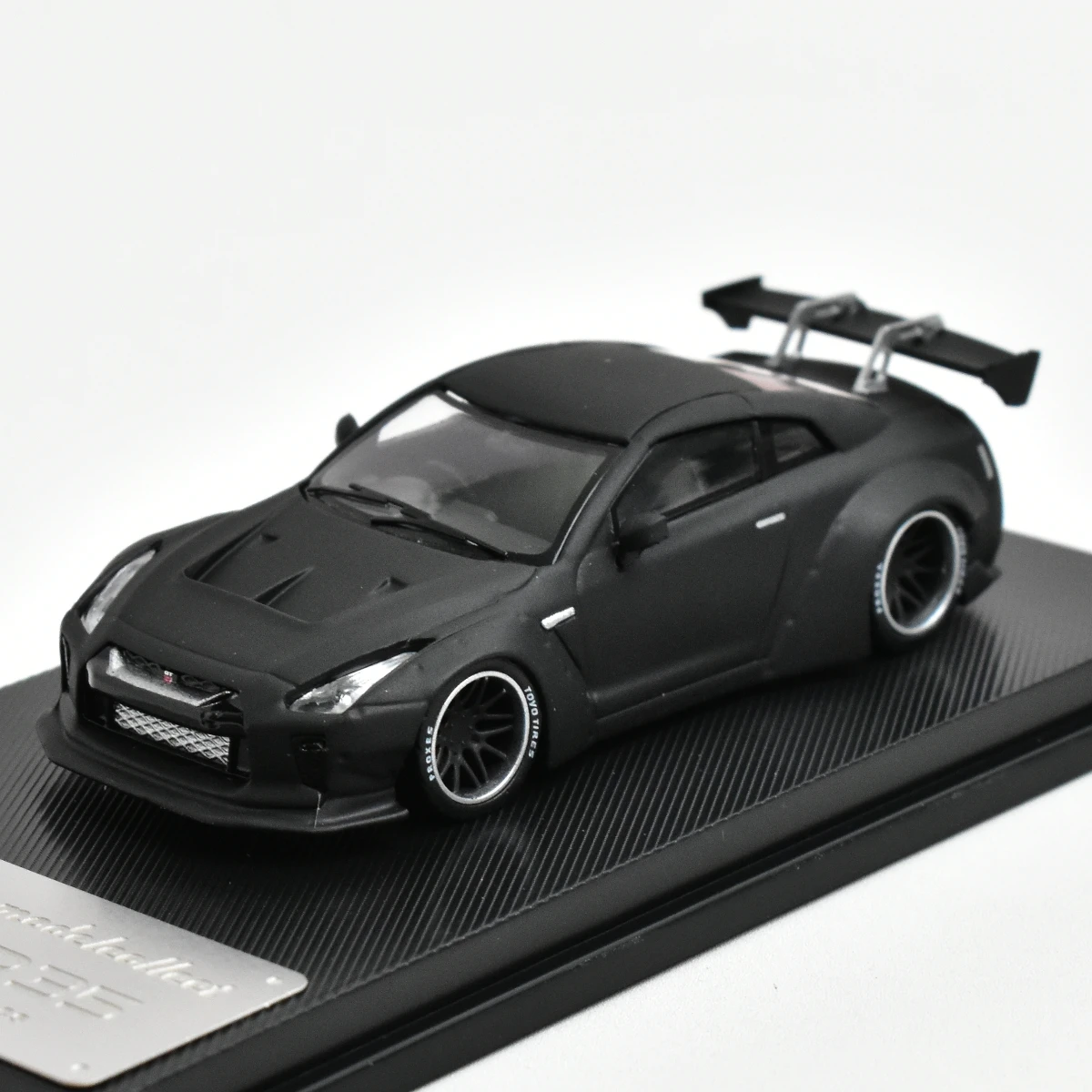 Model MC zebrać 1:64 GTR R35 samochód Model odlewu - AliExpress