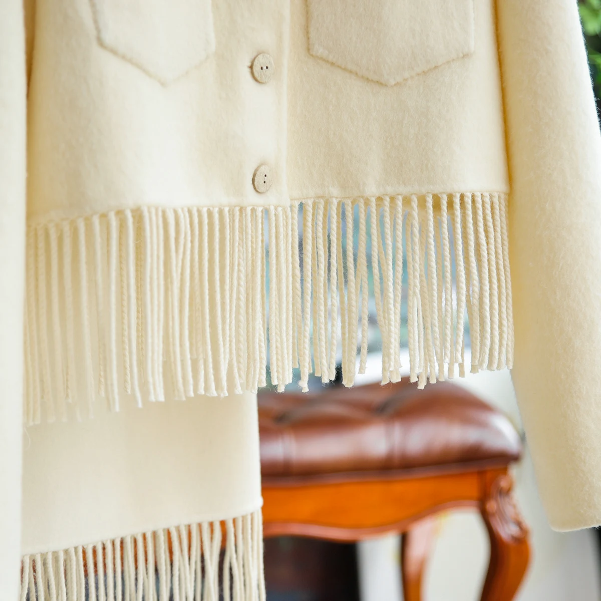 Рисунок 5 - Женский твидовый костюм с юбкой