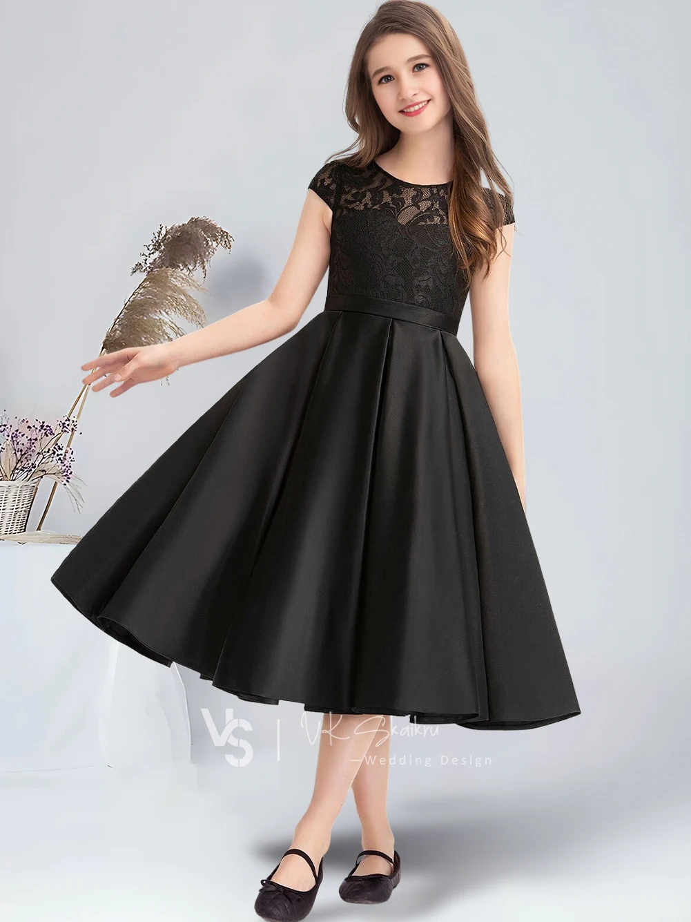 A-line Scoop Knee-Length Lace Satin Junior Bridesmaid Dress Chic Black  Flower Girl Dress for Wedding Communion Dresses For Teens - AliExpress 320