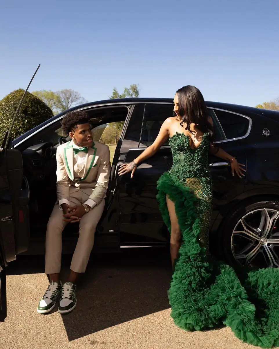 Emerald Green Mermaid Long Prom Dress Black Girls Sequin Beaded Evening Party Gala Gowns With High Slit Ruffles Customized