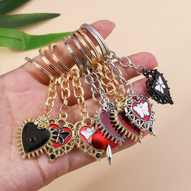 Aihua Gothic Red Evil Eye Hearts Schlüsselanhänger Steampunk Schmetterling Herz Charm Schlüsselanhänger für Frauen Männer Vampir Vintage Party Schmuck