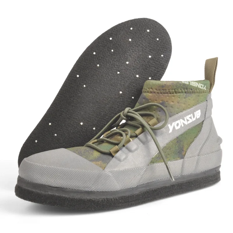 Rock offshore Fishing Shoes Felt Sole Fishing Wading Boot Upstream Shoes Anti-slip Fishing shoes on rocks in mountain streams