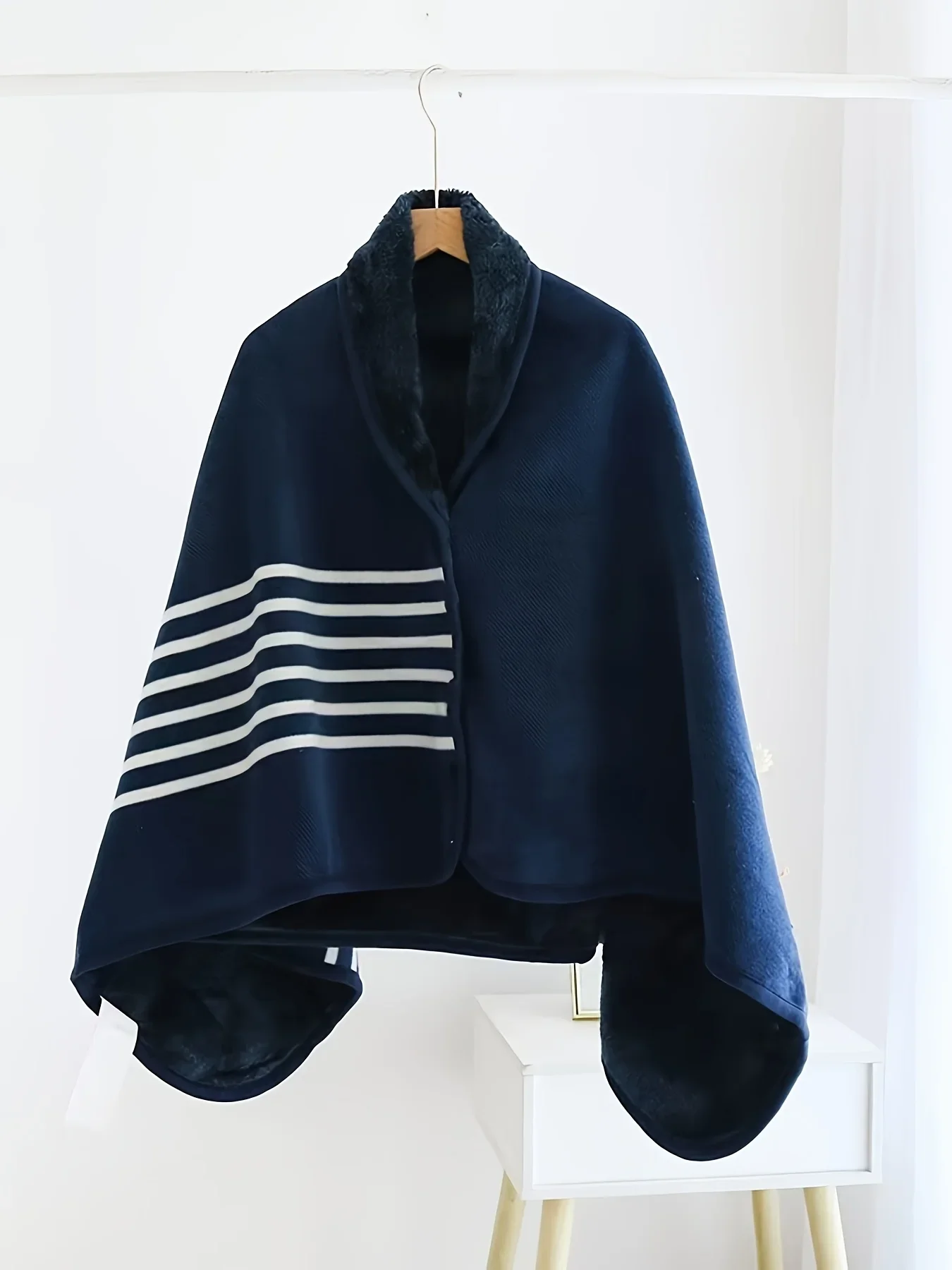 Shawl Cape Blanket Autumn Winter Thickened Warm Air Conditioning Nap Flannel Buttoned Cover Blanket