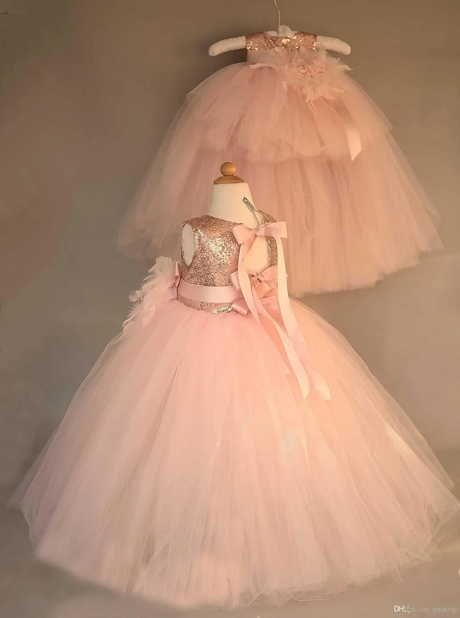 

Розовые платья для девочек с красивыми цветами, роскошные кружевные платья из тюля без рукавов с аппликацией для свадеб, детей, подарок на день рождения, платье для первого причастия