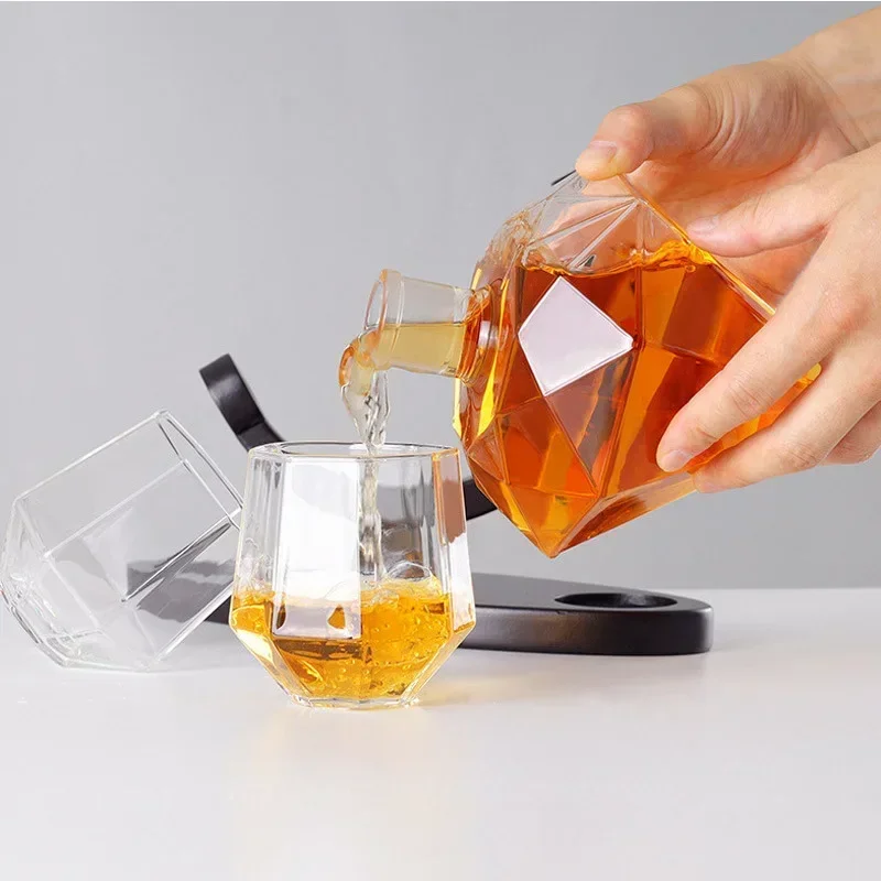 Whiskey decanter set wine aerator decanter Diamond shaped decanter craft wine bottle vodka wine bottle foreign high borosilicate transparent glass