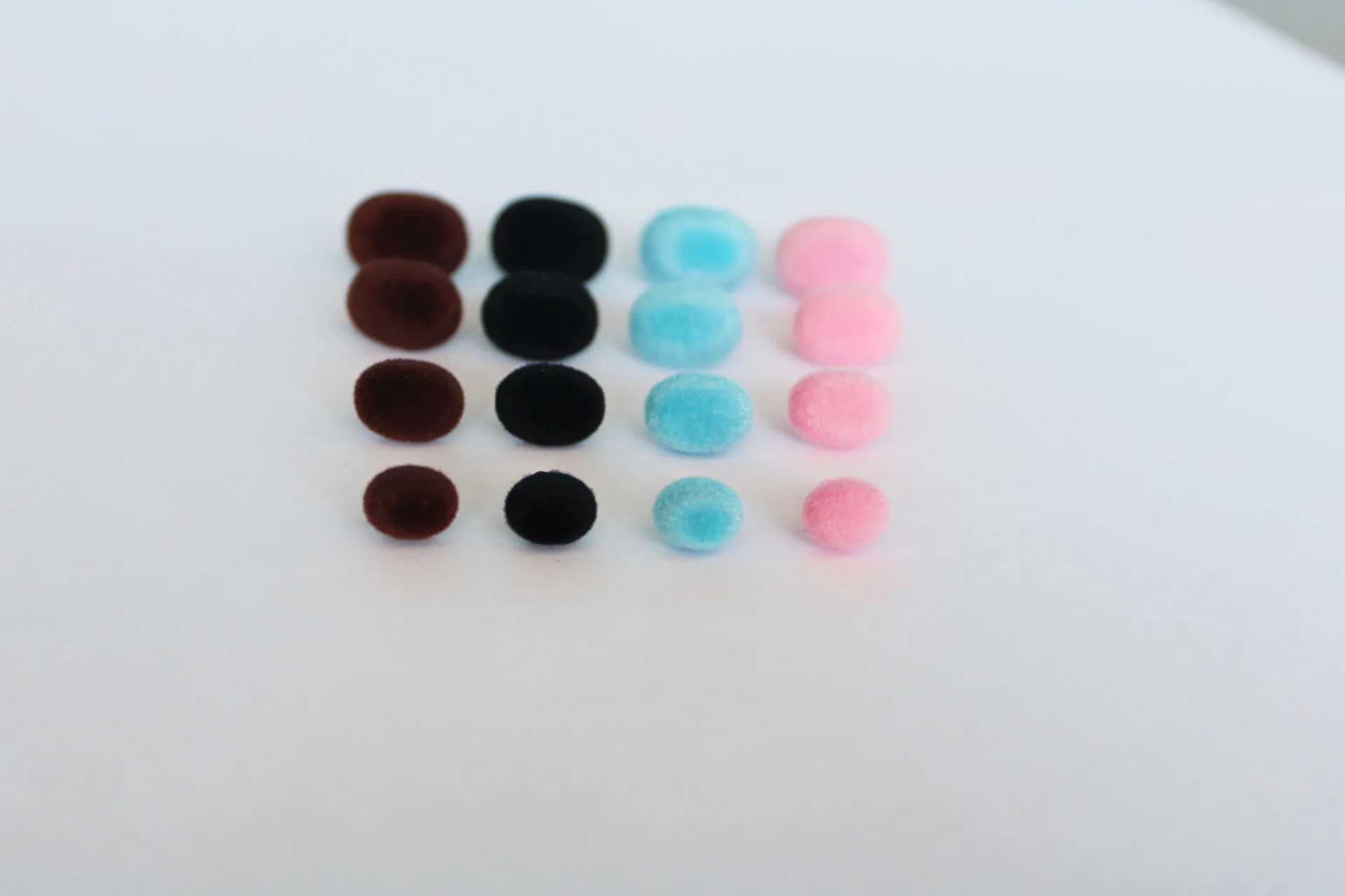 40 Stück/Set - 7x9mm/9x12mm/10x14mm/12x16mm Blau/Rosa/Braun/Schwarz Ovale Beflockte Spielzeug-Sicherheitsnase + Weiche Unterlegscheibe ---- Größen- und Farboptionen