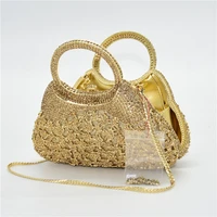 Abendtasche in ungewöhnlicher Form mit Strass Gold