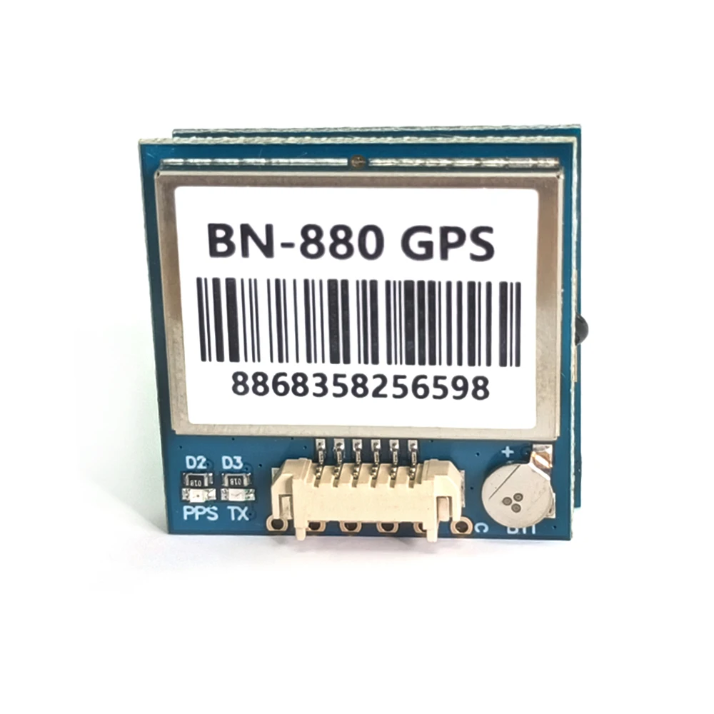 Module GPS BN-880 fixé sur un drone, prêt pour la navigation par satellites