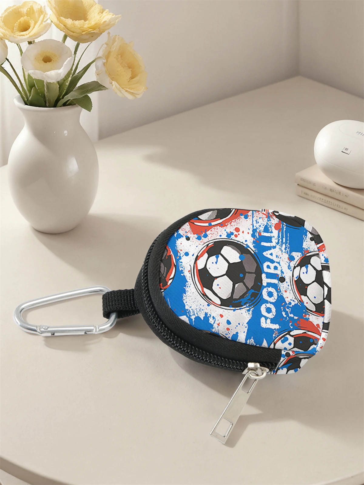 Football pattern printed mini wallet, lightweight zipper change bag with hook clip, headphone key bag, suitable for men and wome
