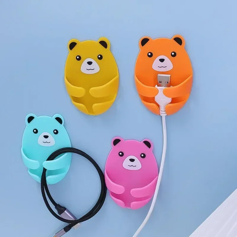 Wall Mounted Storage Hooks Kitchen Gadgets Home Decoration Hook Bear Shaped Plug Holder No Bump Power Socket Bathroom Organizer