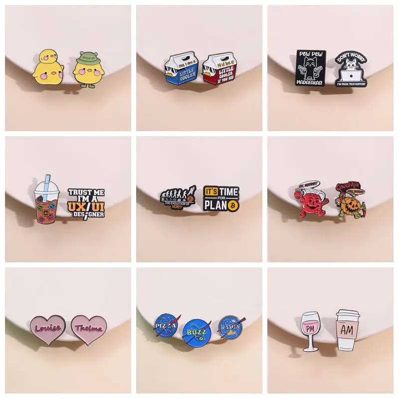 Cartoon Tiere 2 Teile/sätze Emaille Pin Kreative Capybara Enten Alpakas Halloween Geister Metall Brosche Revers Abzeichen Großhandel Schmuck