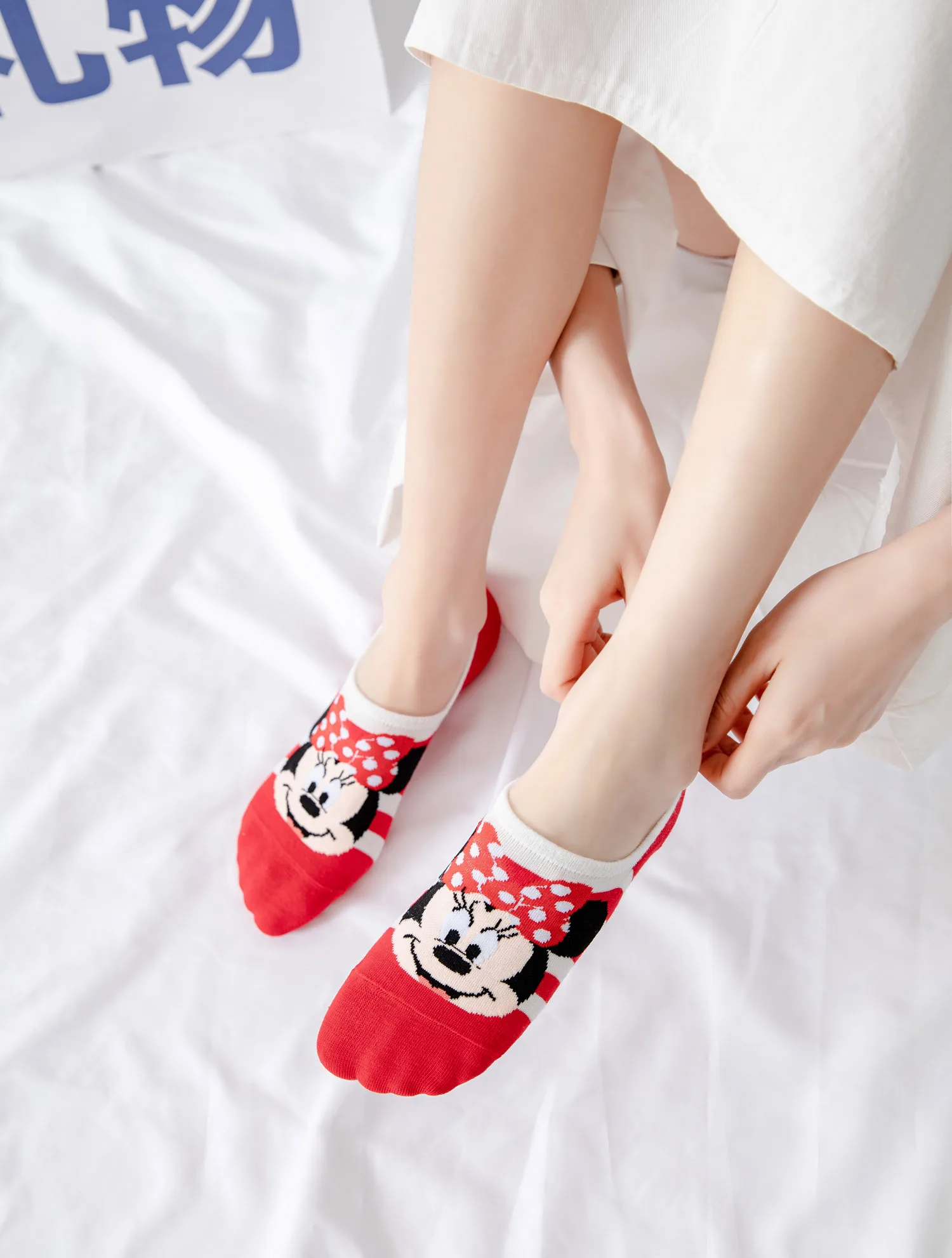 5 pairs Hot sale Cartoon Kawaii woman sock Mickey Minnie Donald winnie Daisy cotton girl slipper sock Funny invisible ankle sock