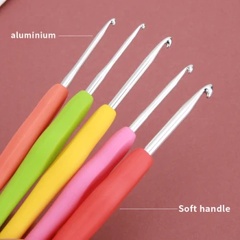 Ergonomic Crochet Hooks Kit with Rubber Grip 1