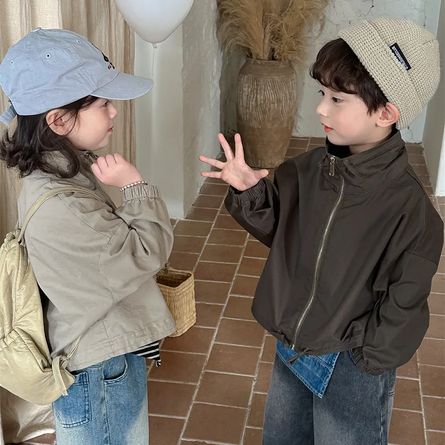 

Детская одежда, Новинка Весна 2024, Модная тонкая куртка с лацканами, простой Свободный Топ для маленьких мальчиков и девочек, повседневное пальто на молнии