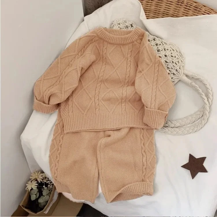 Knitted suit khaki