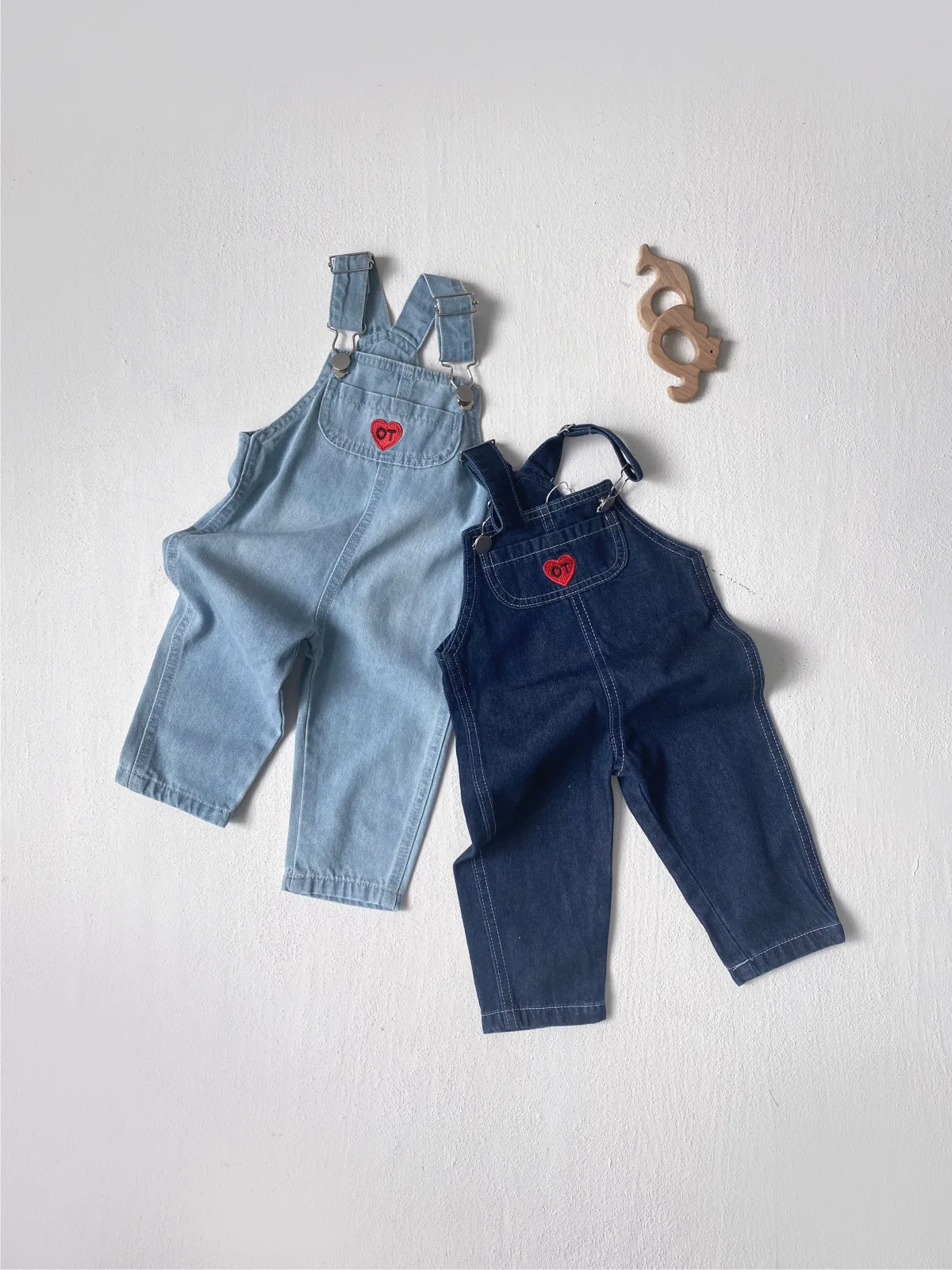 2025 Autumn New Baby Denim Strap Trousers Boy Girl Heart Pocket Denim Overalls Infant Toddler Casual Pants Kids Versatile Jeans