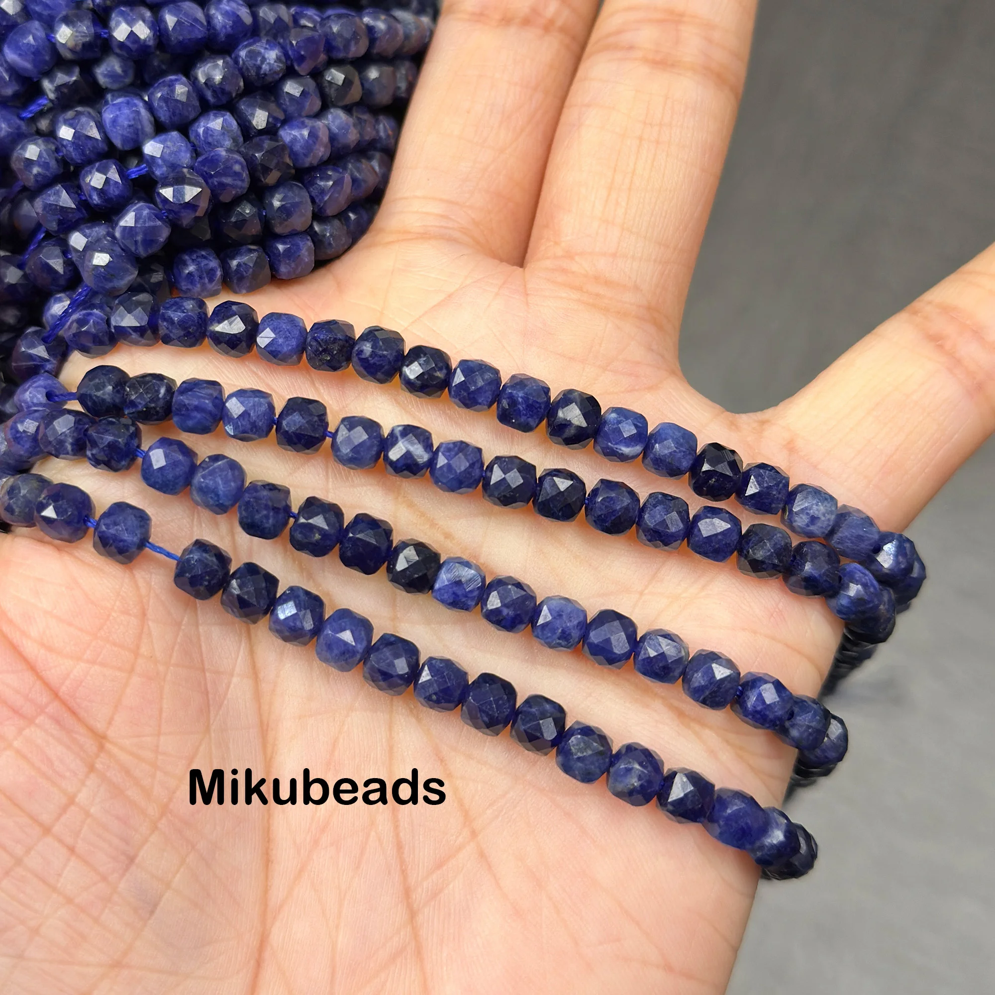 천연 3A 소달라이트 4*4mm 각진 큐브 라운드 비즈 주얼리 DIY 목걸이 팔찌 도매용