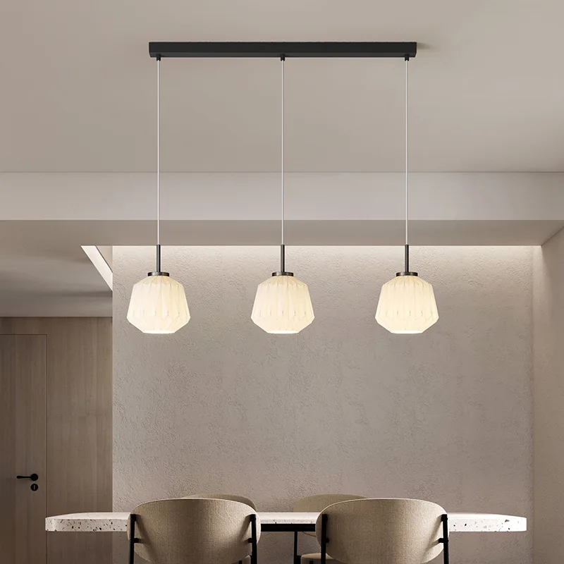 

The dining room chandelier is modern, simple and light luxury, and the three-head dining room lamp can be lifted and adjusted, a