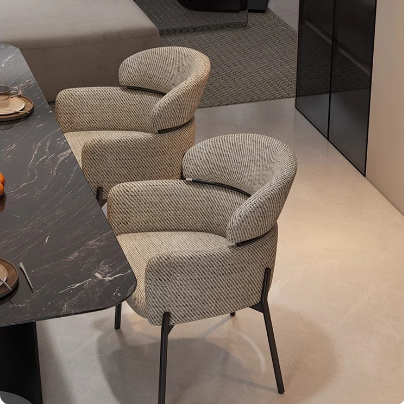 Sedia casual minimalista italiana Luce di lusso per la casa Cucina retrò Sedia da pranzo Schienale per tavolo da pranzo nordico di fascia alta di lusso leggero - immagine 3