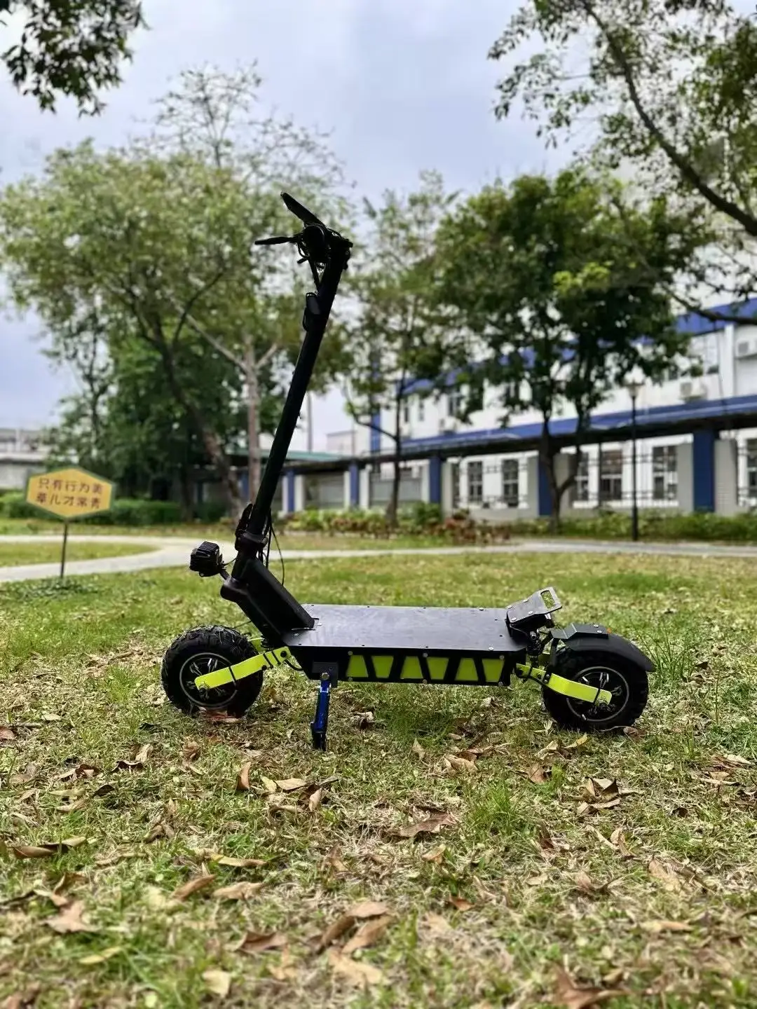 11 Inch 2400W48V Dual Motor Off-road Electric Scooter Segway Top Speed 60-70km/h DGBM