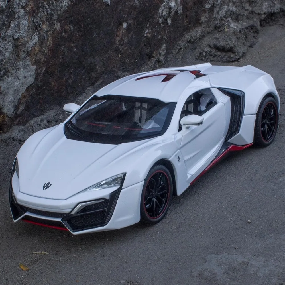 스케일 1:24 Lykan 자동차 모델 장난감 다이캐스트 합금 도어 열림 사운드 라이트 풀백 고무 타이어 Supercar 미니어처 모델 어린이 선물