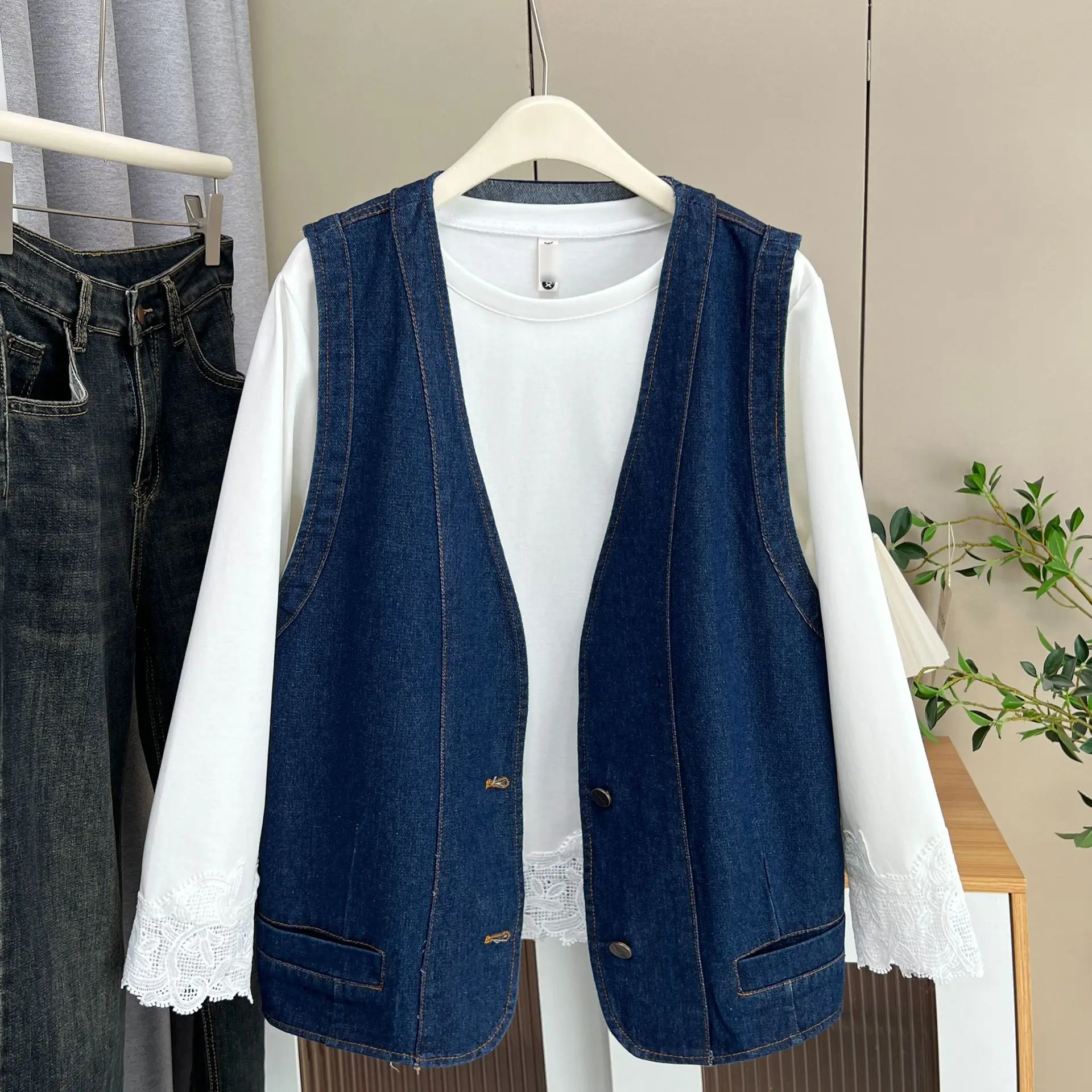 Fashion Plus Size Women's Denim Vest New Autumn Elegant Casual V-Neck Sleeveless Waistcoat 2526