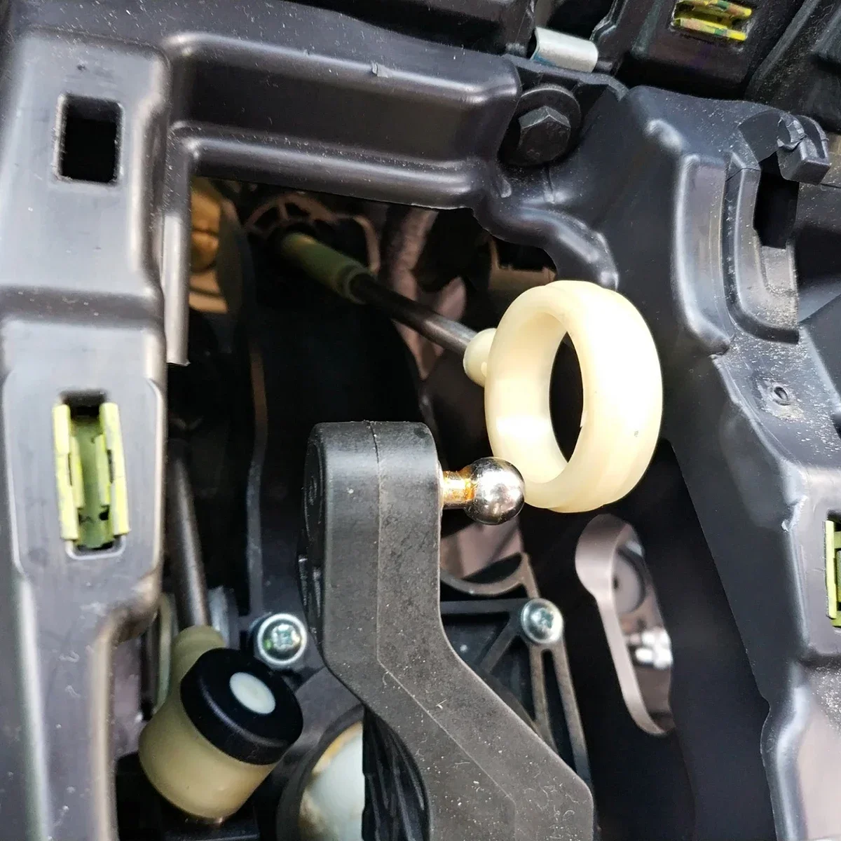 Gear Change Lever Cable Linkage End Bushing Connector Repair Kit 1619959 For Ford Focus Fiesta Manual Gearbox Shfting Parts Car gear shifter