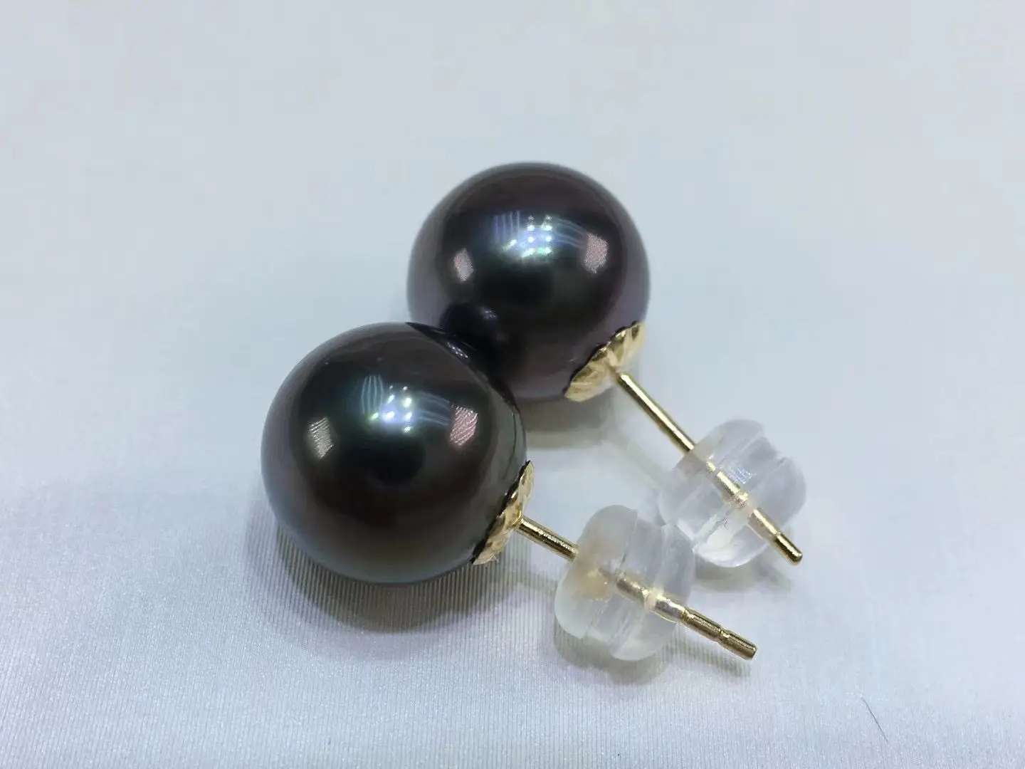 

11-12mm Tahiti Round Black Green Pearl Earrings18K gold