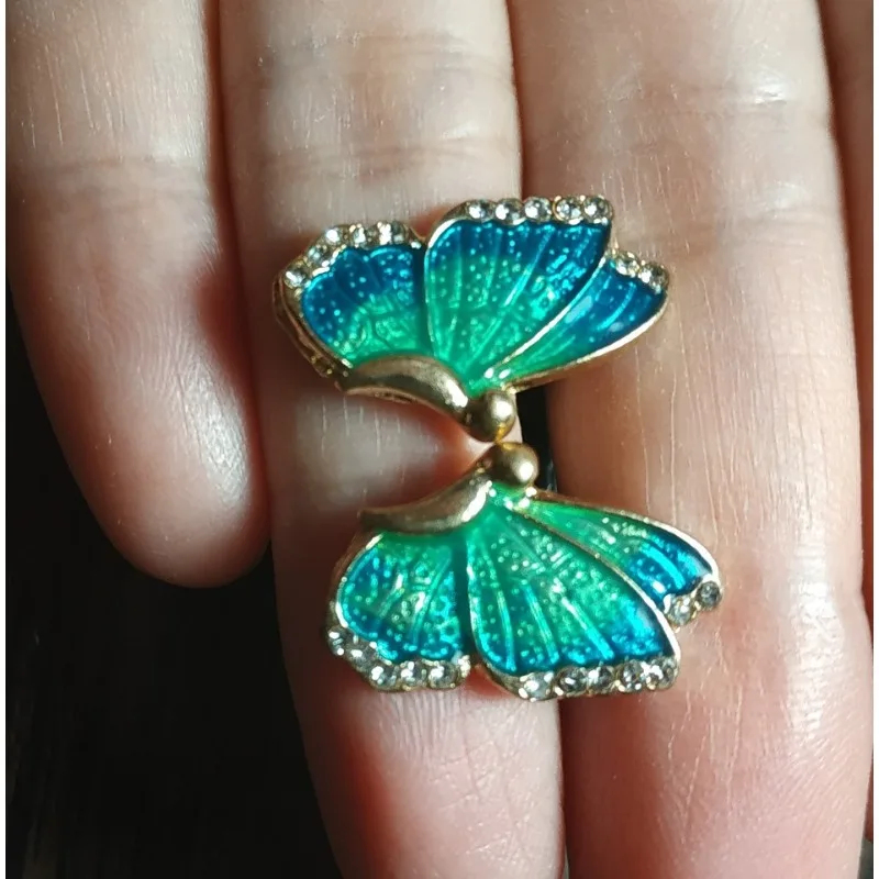 Fashion Alloy Oil Painted Butterfly Earrings for Women Vintage Rhinestone Zircon Insect Earrings Jewelry Çelik Küpe Toptan