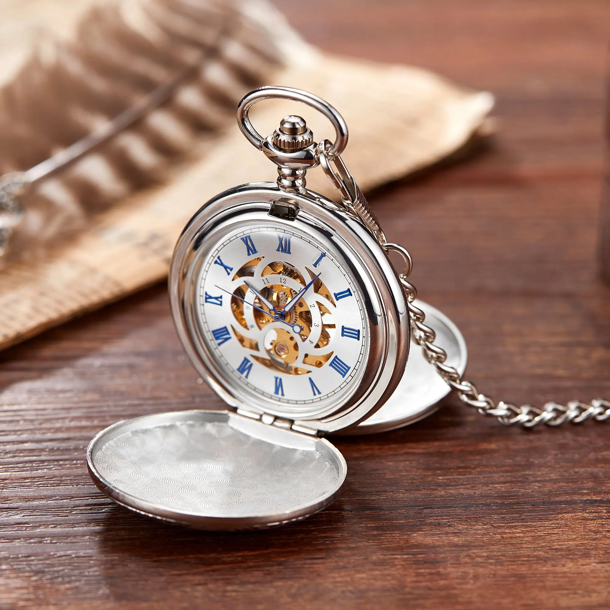 Рисунок 3 - Уникальные черные и Серебристые карманные часы