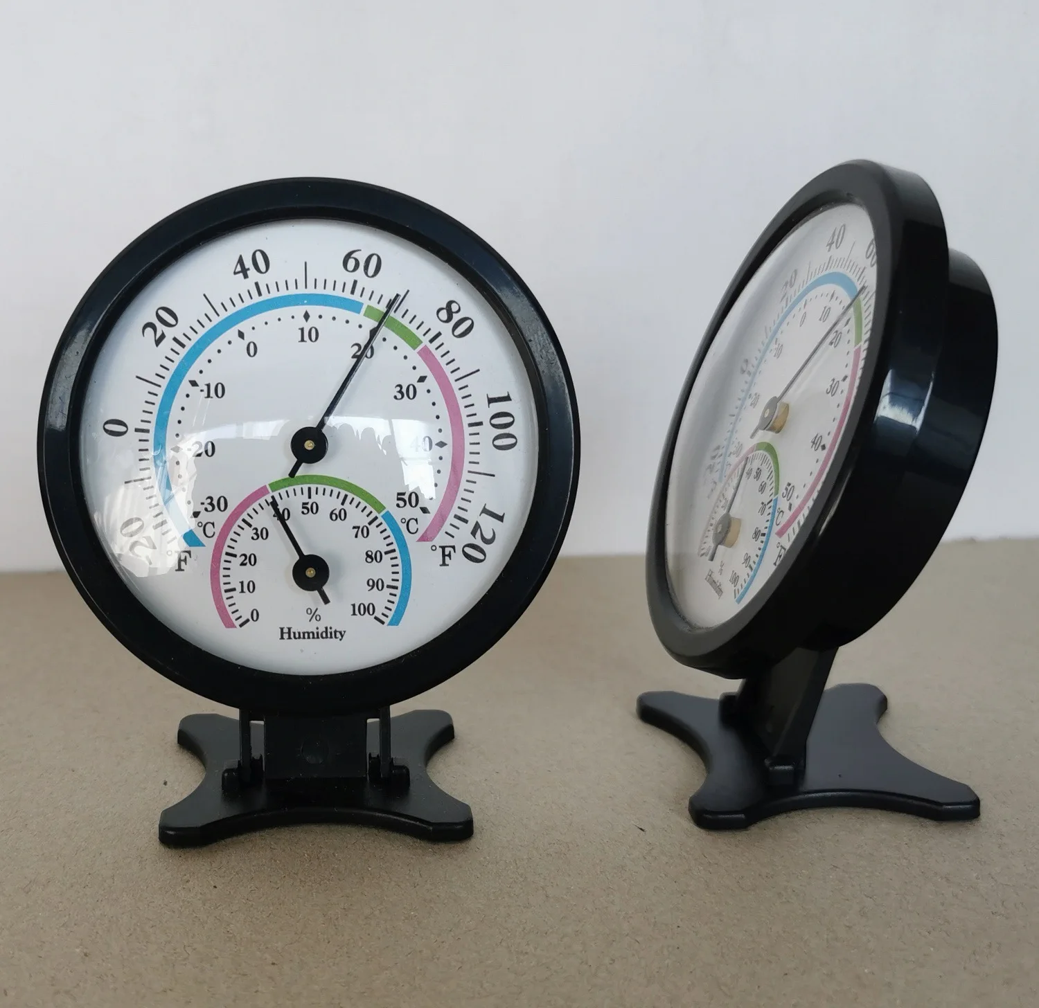 

1PC TH108 diameter 75mm fully plastic shell temperature and humidity meter can be placed on a table and used for wall hanging