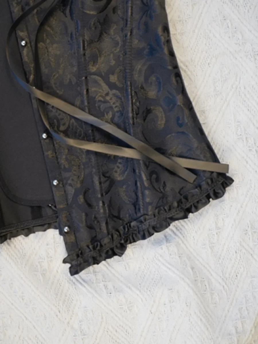 A black fashionable women's versatile and elegant strappy lace bustier shapewear