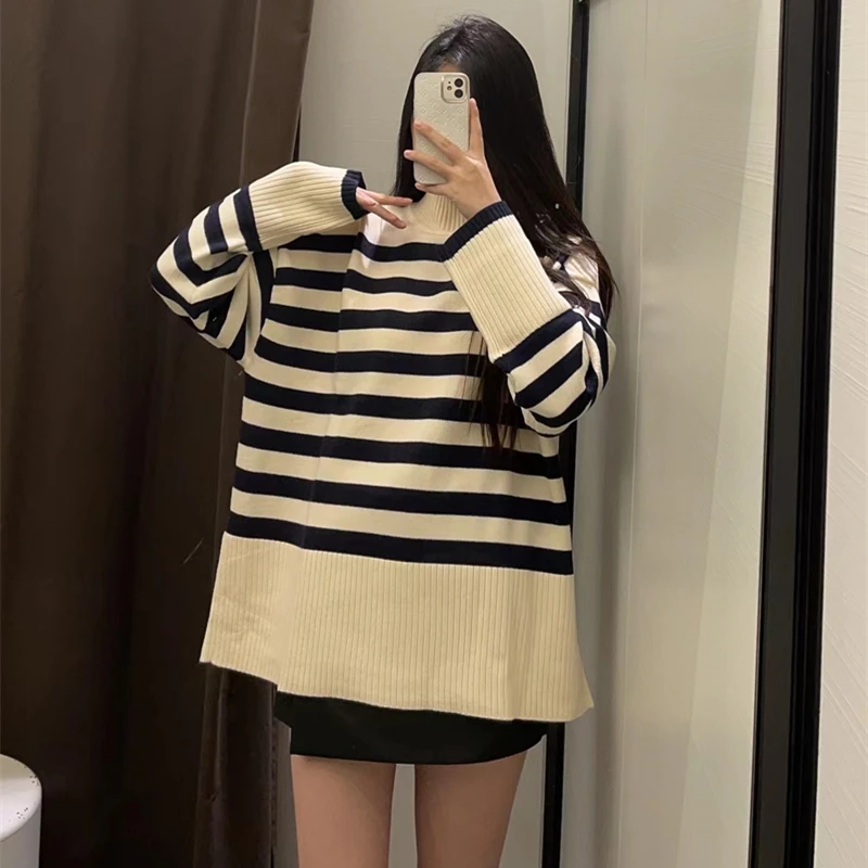

Women's Autumn and Winter New Stand-up Collar Long-sleeved Thick Warm Striped Contrast Color Sweater Knitwear