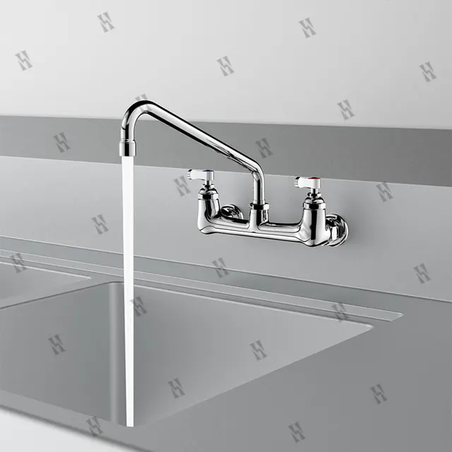 ก๊อกน้ําผสมติดผนังสองรู - ก๊อกน้ําอ่างล้างจานเชิงพาณิชย์ทองแดงพร้อมหัวฉีดสวิงและคอห่านหมุนสําหรับอ่างล้างหน้าในครัว 4