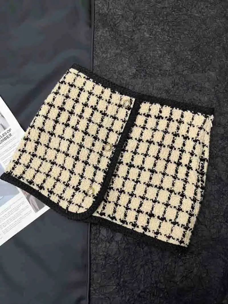 

Fashionable and trendy half skirt with niche design, woolen striped plaid wrap buttocks mini short skirt