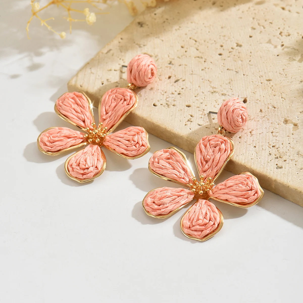 Bohemia Sweet Raffia Flower Drop Earrings for Women Girls Handmade Elegant Rattan Knit Dangle Earrings Summer Party Jewelry Gift