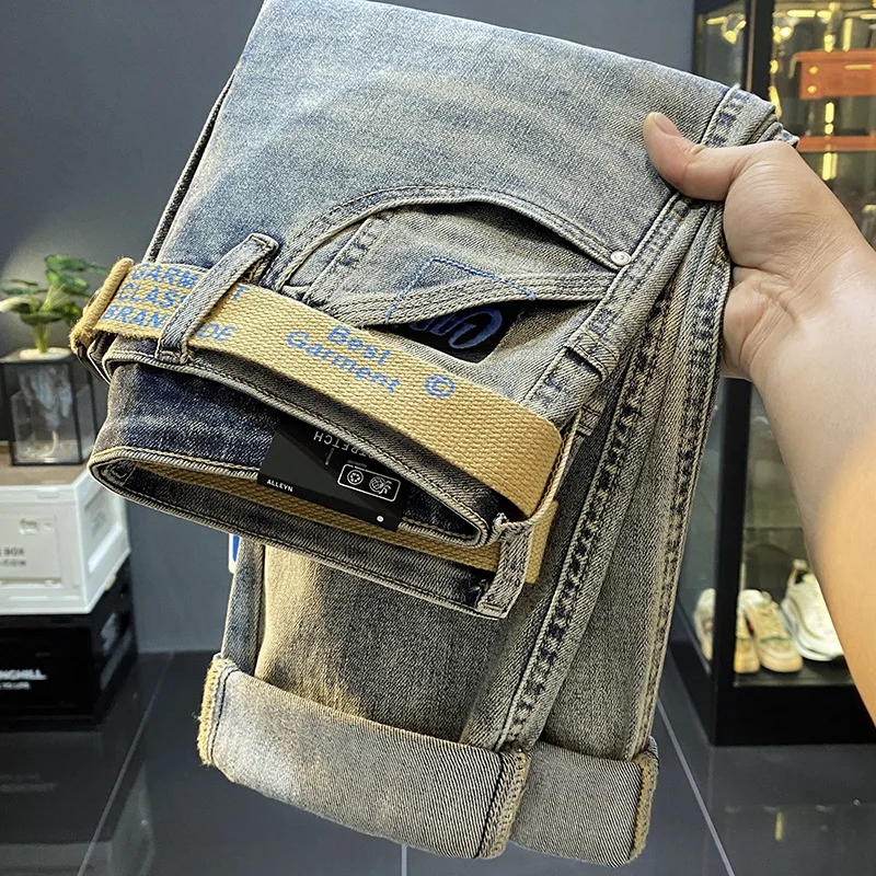 Весна 2024, ярко-синие джинсы в стиле ретро