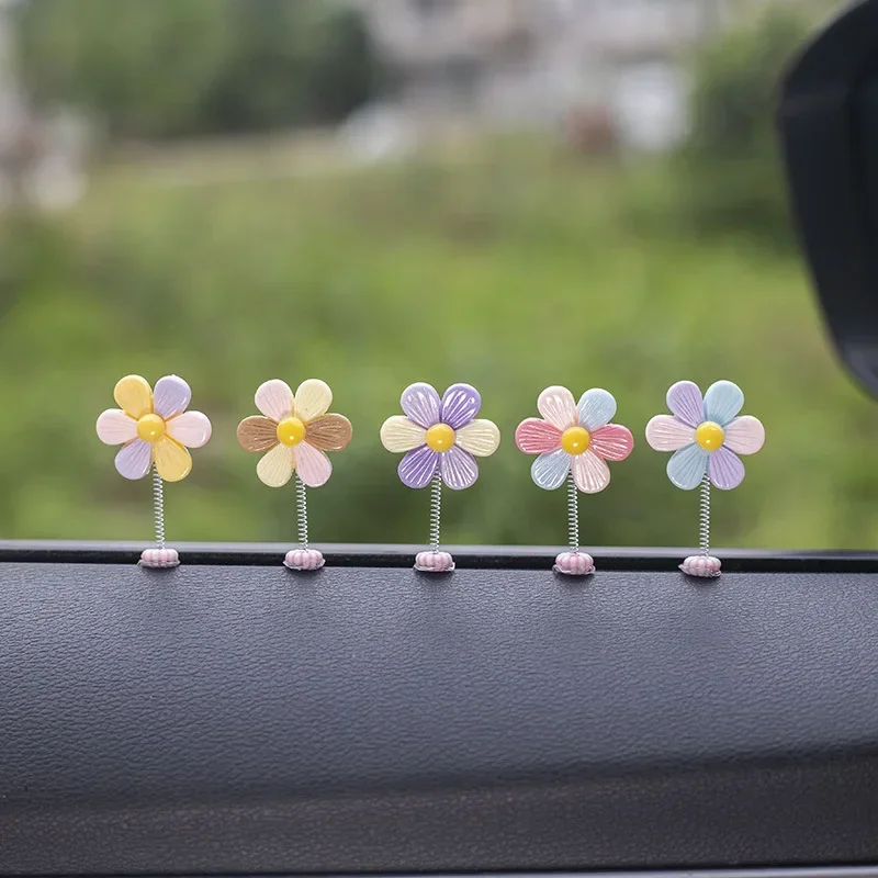 Swinging Flower Car Dashboard Center Console, Cartoon Chrysanthemum Pendant, Car Interior DIY Decoration, Dashboard Accessories