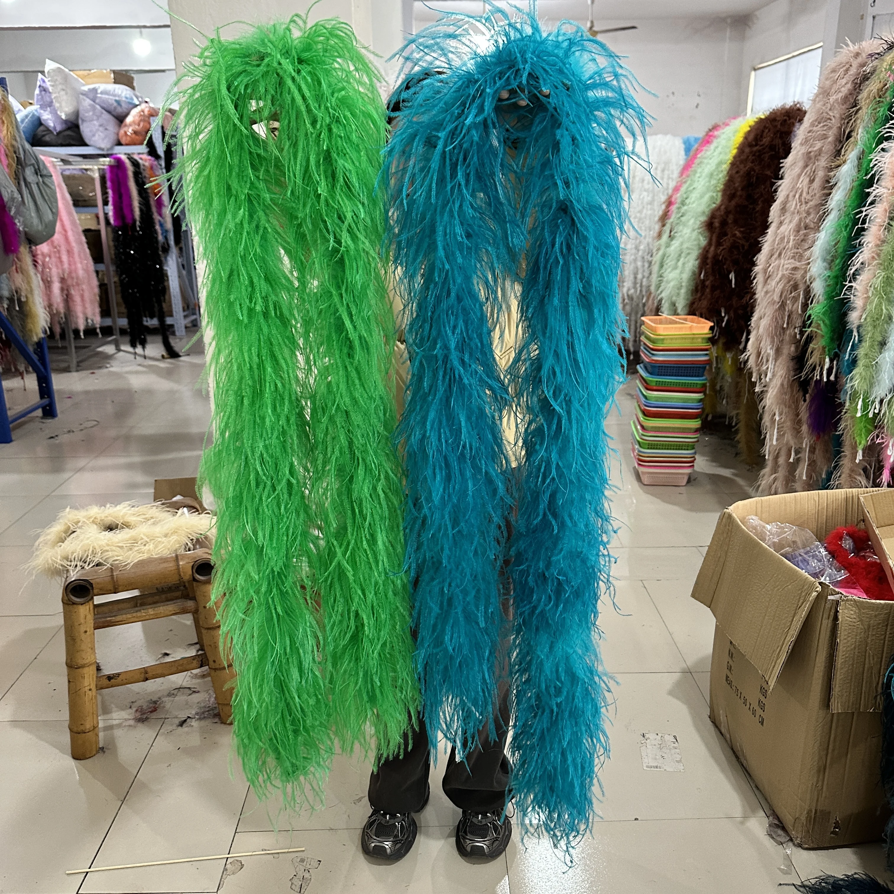 Description Picture 4 of item2M Thick Ostrich Feathers Boa 1-20ply Natural Ostrich Boa Scarf Fluffy Feather Trim for Clothig Wedding Dress Decor plumas Shawl