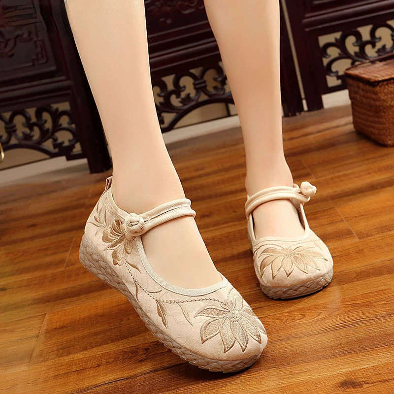 Fashion Women Vintage Traditional Style Women Soft Loafers Spring Autumn Slip on Cotton Fabric Flats Comfort Embroidered Shoes