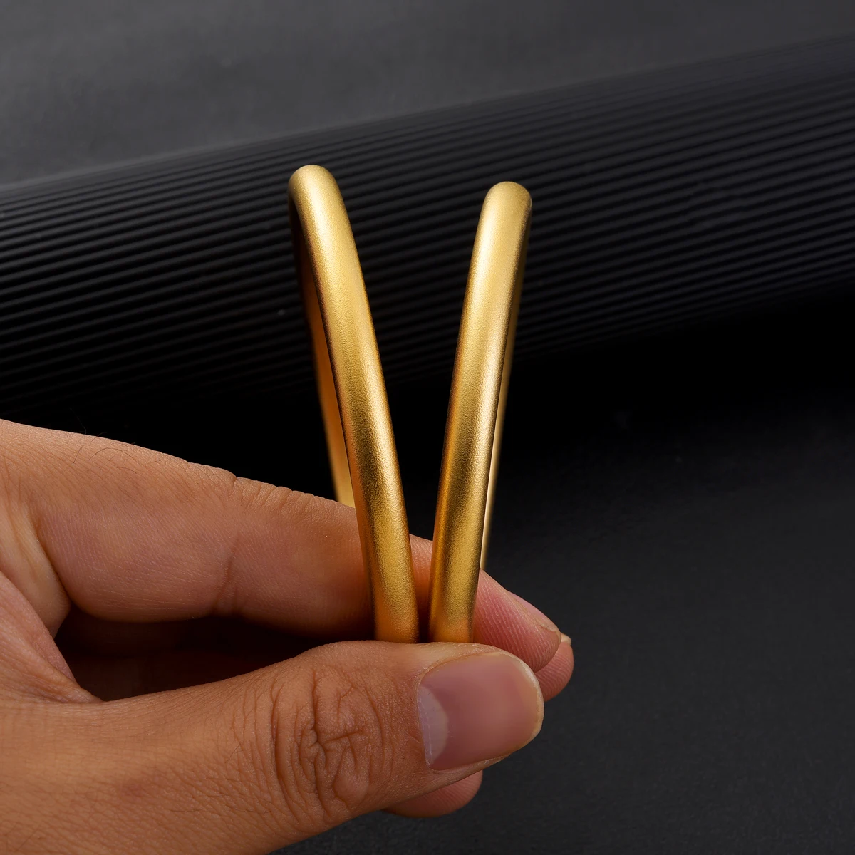 Gold Color Dubai Simple and Elegant Women Bangle Smooth Matte Closed Bracelet for Girls Fashion Exquisite Jewelry Gift Bride Wed 4