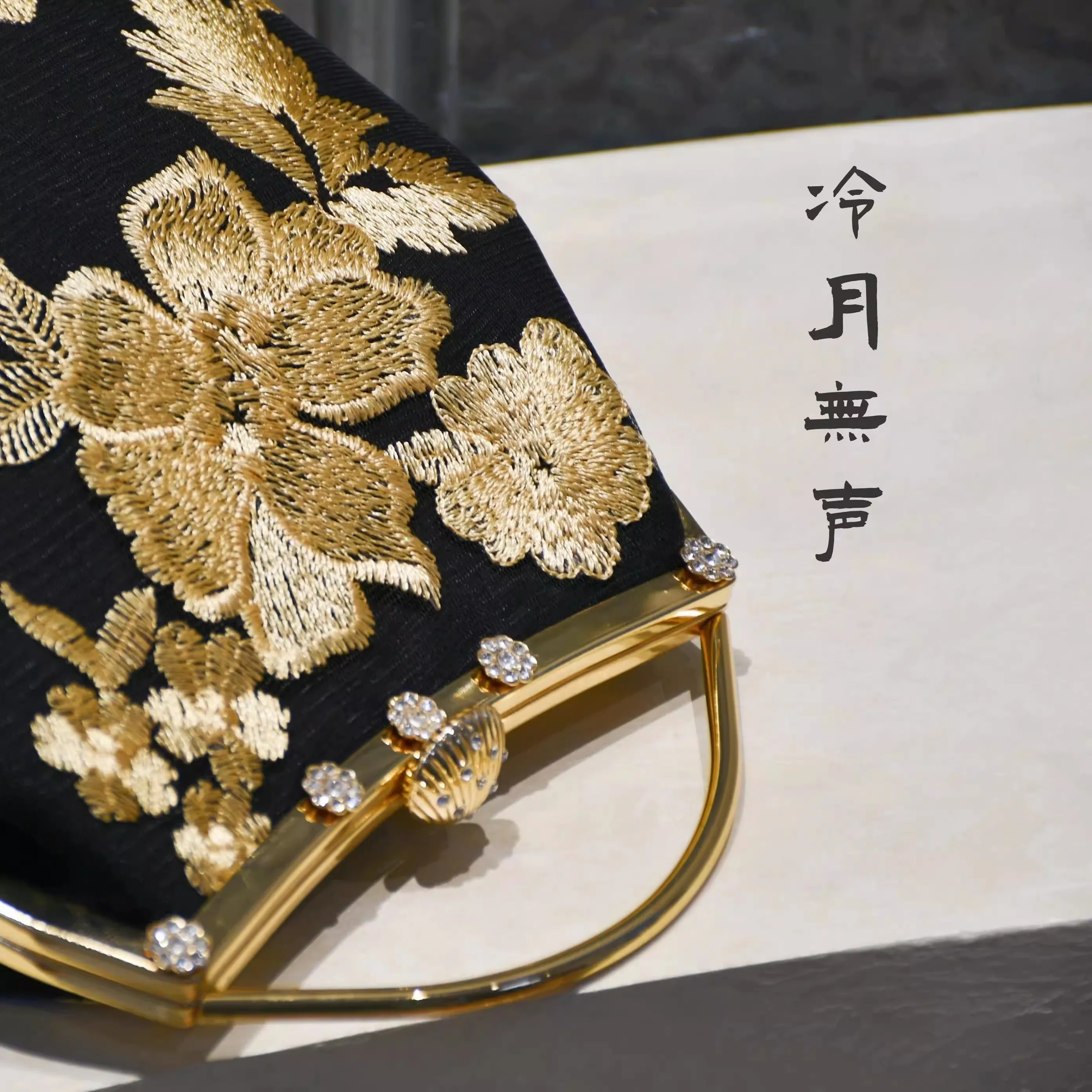 Embroidery Flowers Vintage Bags Handmade Bag for Women Top Handle Bags Bag Mother Gift Chic Lady Women's Handbags Purses