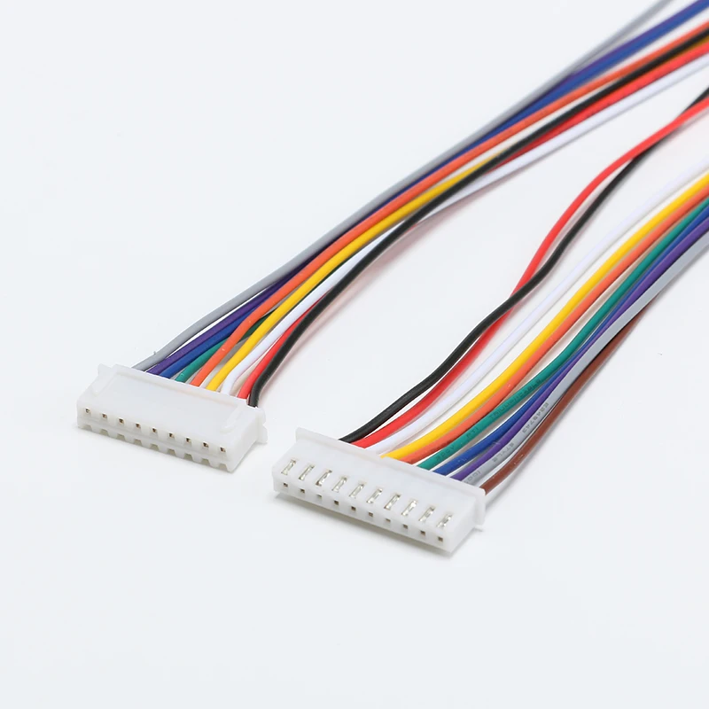 Gros plan sur des connecteurs XT60 mâles et femelles, utilisés pour batteries RC de 1S à 9S.