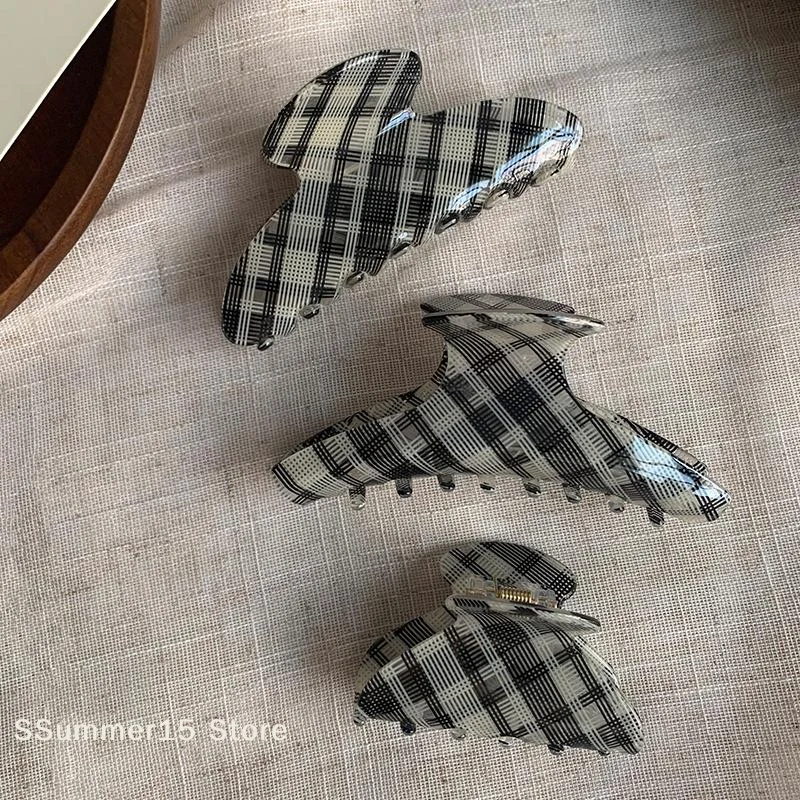 Elegant Plaid Acrylic Hair Claw Clip - Classic Retro Hair Accessory