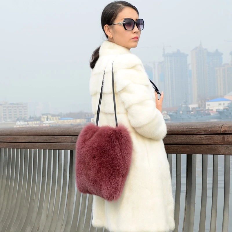 2023 Large Capacity Fur Shoulder Bag Women's Natural Fox Fur Casual Fluffy Crossbody Bag Drawstring Close Fashion Handbag