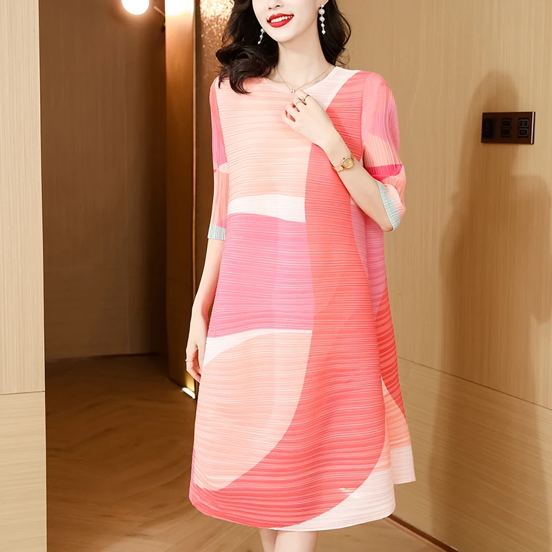 

Miyake Pleated Dress Women's 2023 Summer Silk Fabric Loose Large O-Neck Fat mm Display Knee Length Elastic Long Dress Gown