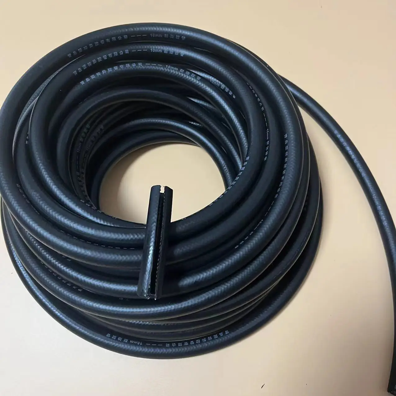 Petrol diesel oil resistant rubber hose with fibre nylon reinforcement