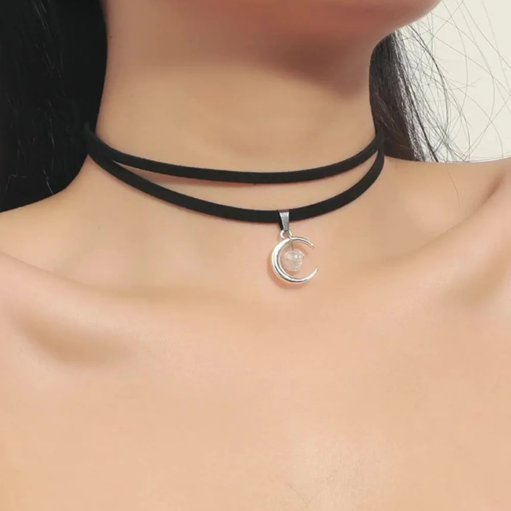 Collana con ciondolo a forma di luna geometrica semplice con colletto in velluto nero a doppio strato in stile gotico vintage per gioielli da donna_voghion.com