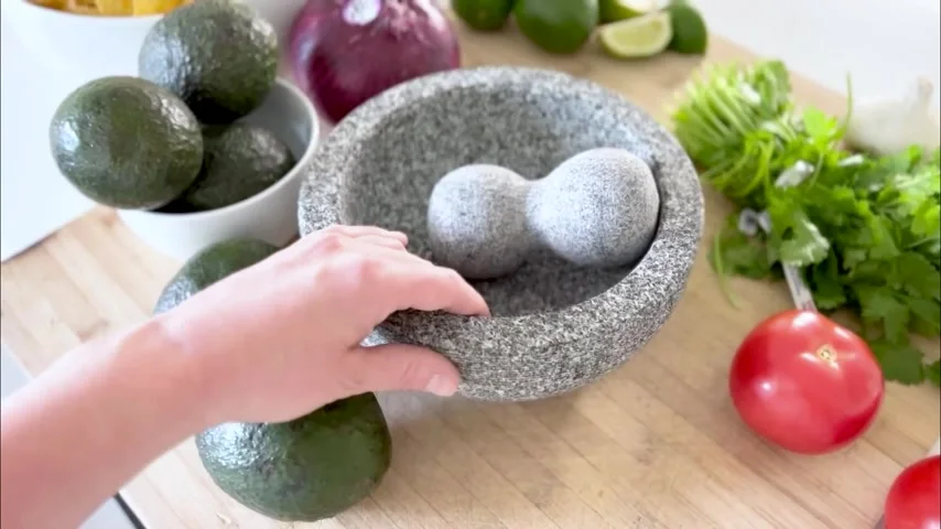 Granite Mortar And Pestle Set, 6 Inch Diameter, 2 Cup Capacity L – Zaina